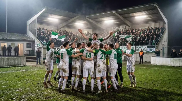 Außenseiter im DFB-Pokal – Amateurmannschaft feiert Pokalsensation auf dem Rasen